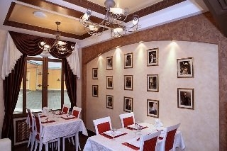 Imagen del bar/restaurante del Hotel Reavil. Foto 3