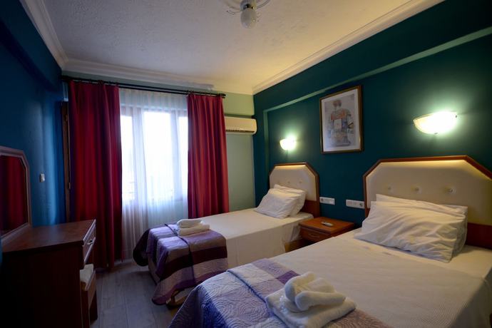 Imagen de la habitación del Hotel Rebetika. Foto 2