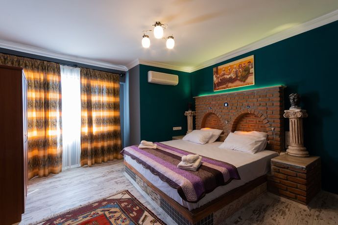 Imagen de la habitación del Hotel Rebetika. Foto 12