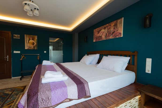 Imagen de la habitación del Hotel Rebetika. Foto 13