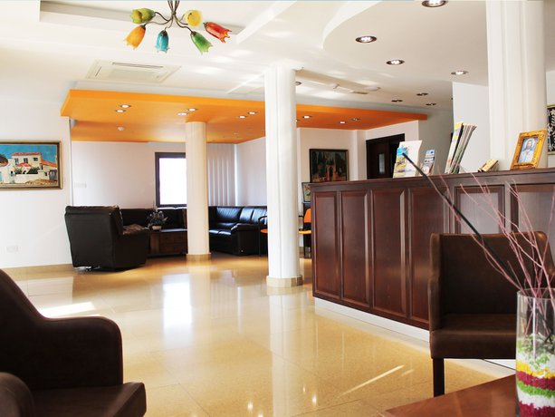 Imagen de los interiores del Hotel Rebioz. Foto 20