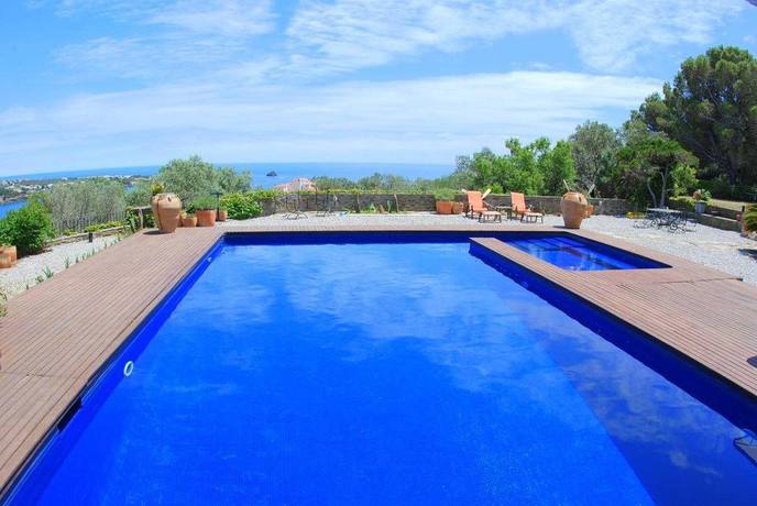 Imagen de la piscina del Hotel Rec De Palau. Foto 11