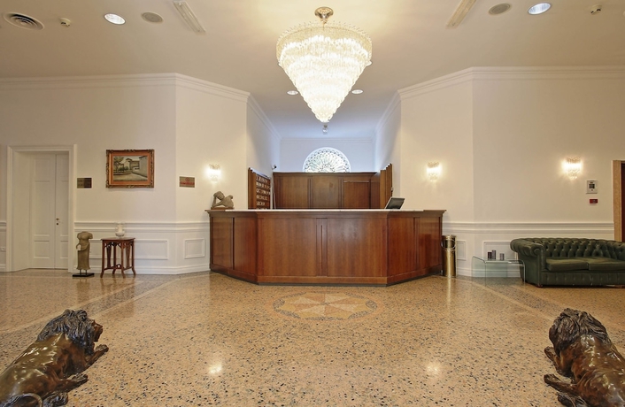 Imagen de los interiores del Hotel Rechigi Park. Foto 18