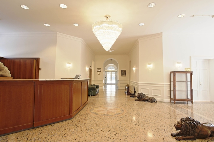 Imagen de los interiores del Hotel Rechigi Park. Foto 19