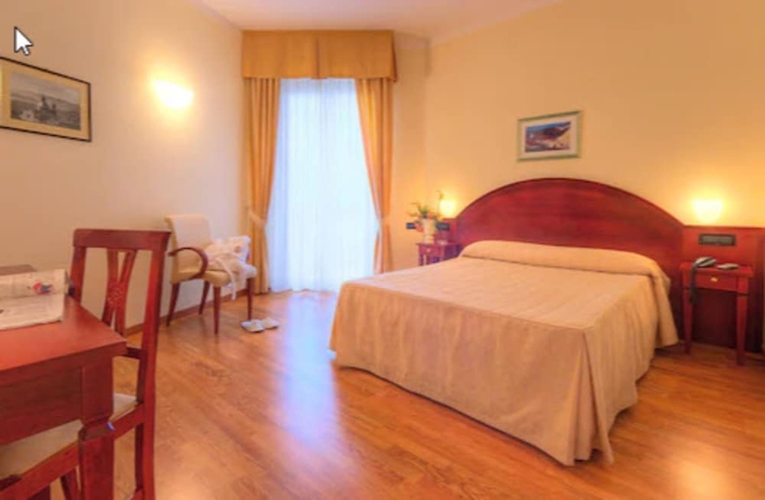 Imagen de la habitación del Hotel Recina. Foto 7