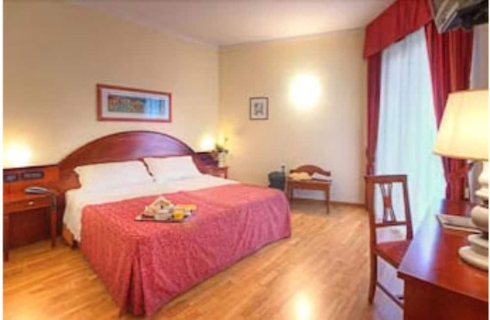 Imagen de la habitación del Hotel Recina. Foto 8