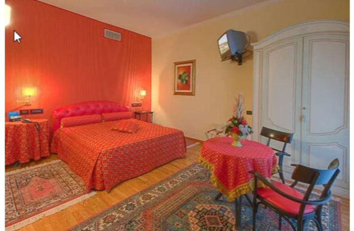 Imagen de la habitación del Hotel Recina. Foto 15