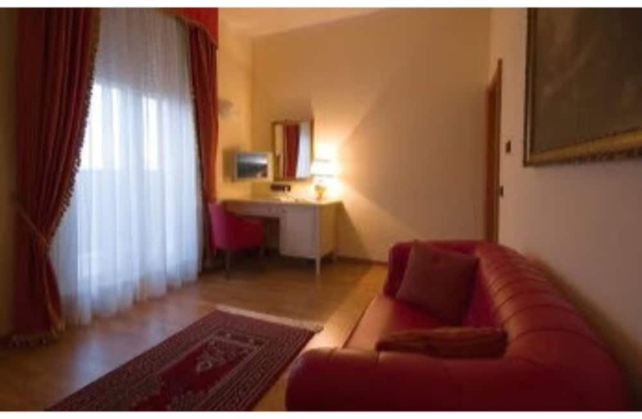 Imagen de la habitación del Hotel Recina. Foto 16