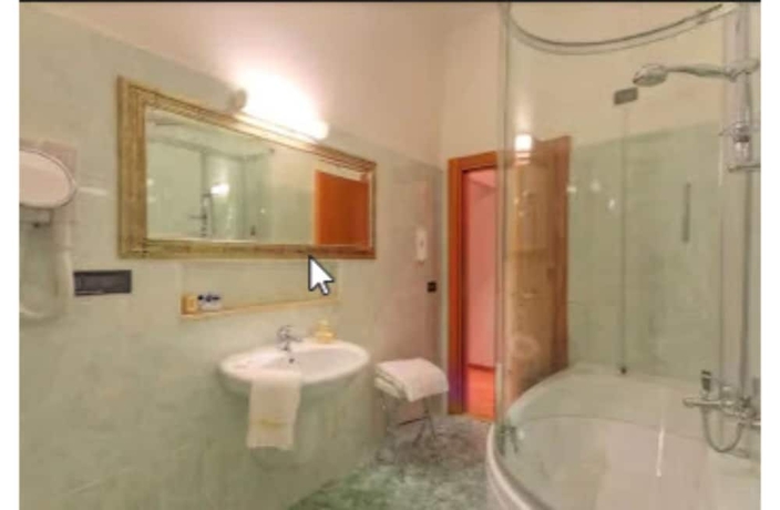 Imagen de la habitación del Hotel Recina. Foto 17