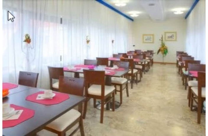 Imagen del bar/restaurante del Hotel Recina. Foto 2