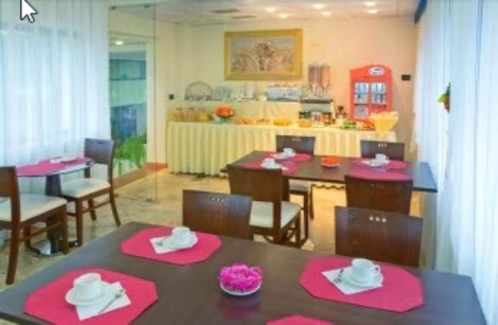 Imagen del bar/restaurante del Hotel Recina. Foto 3