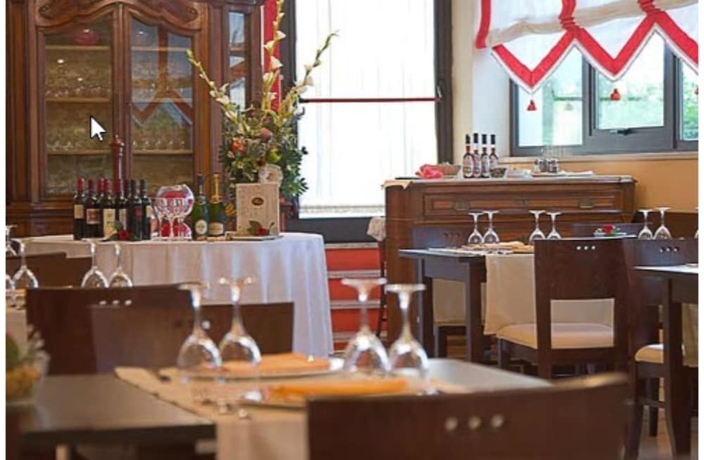 Imagen del bar/restaurante del Hotel Recina. Foto 5