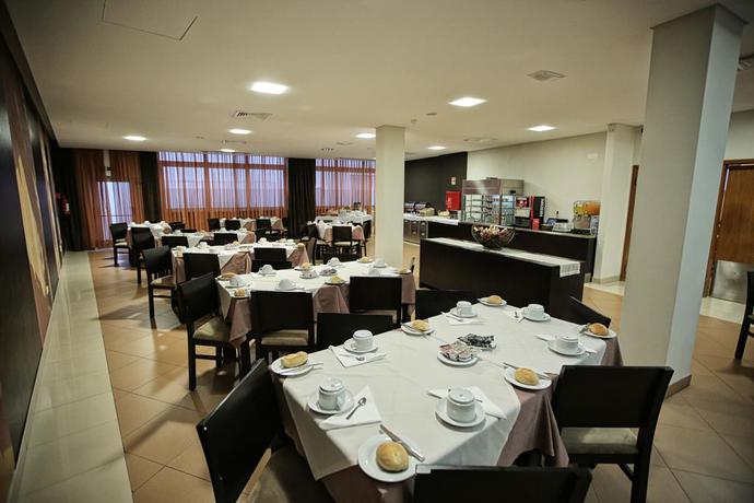 Imagen del bar/restaurante del Hotel Recinto. Foto 2