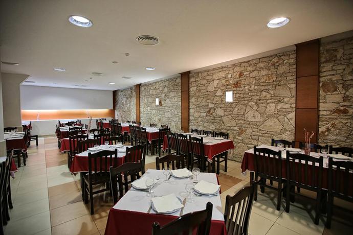 Imagen del bar/restaurante del Hotel Recinto. Foto 3