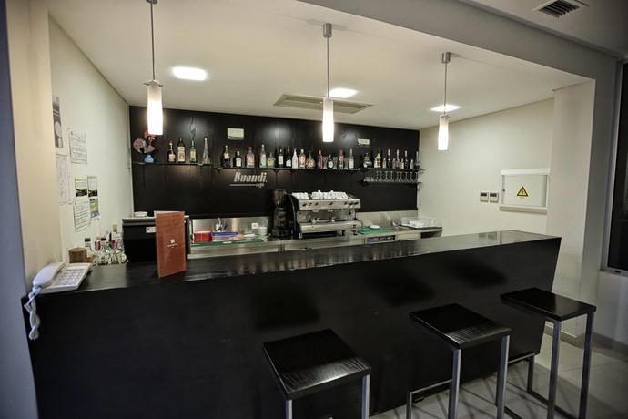 Imagen del bar/restaurante del Hotel Recinto. Foto 4