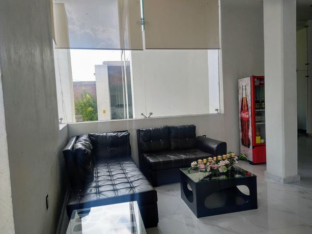 Imagen de los interiores del Hotel Reco Inn. Foto 17