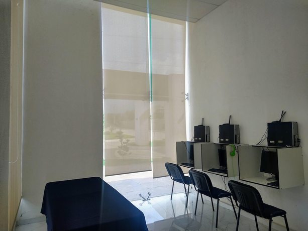 Imagen de los interiores del Hotel Reco Inn. Foto 18