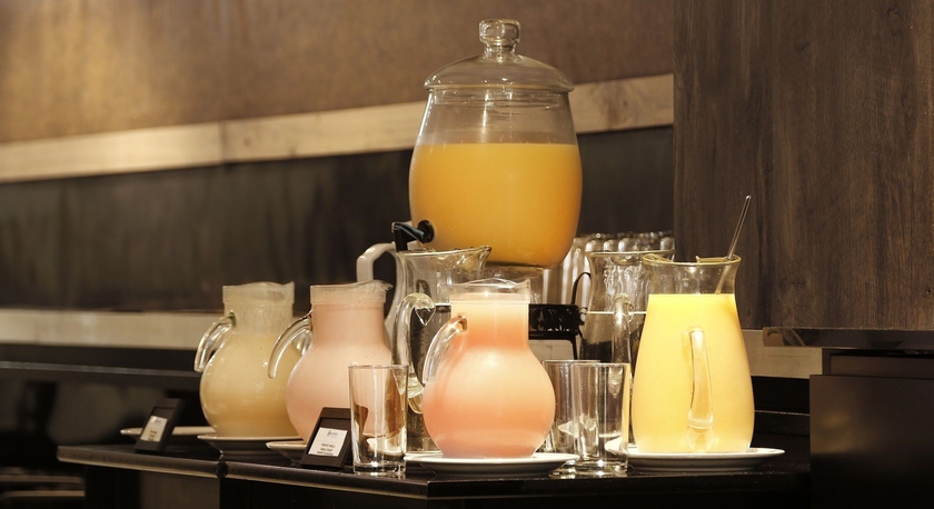Imagen del bar/restaurante del Hotel Reco by DOT Suites. Foto 5
