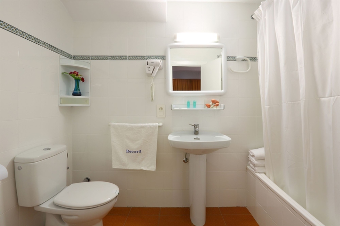 Imagen de la habitación del Hotel Record. Foto 9