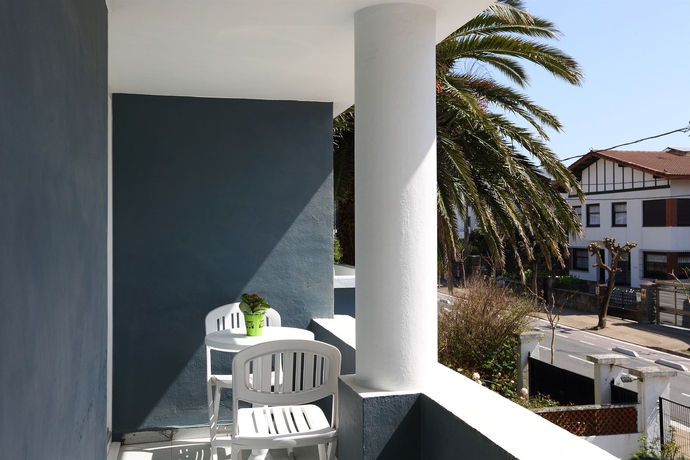 Imagen de los exteriores del Hotel Record. Foto 14