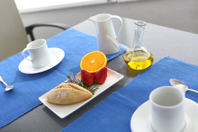 Imagen del bar/restaurante del Hotel Record. Foto 6