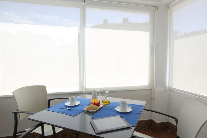 Imagen del bar/restaurante del Hotel Record. Foto 7