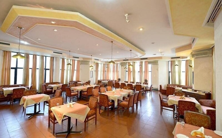 Imagen del bar/restaurante del Hotel Red Bishop Tourist Complex. Foto 2