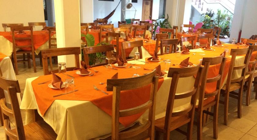 Imagen del bar/restaurante del Hotel Red Booby. Foto 2