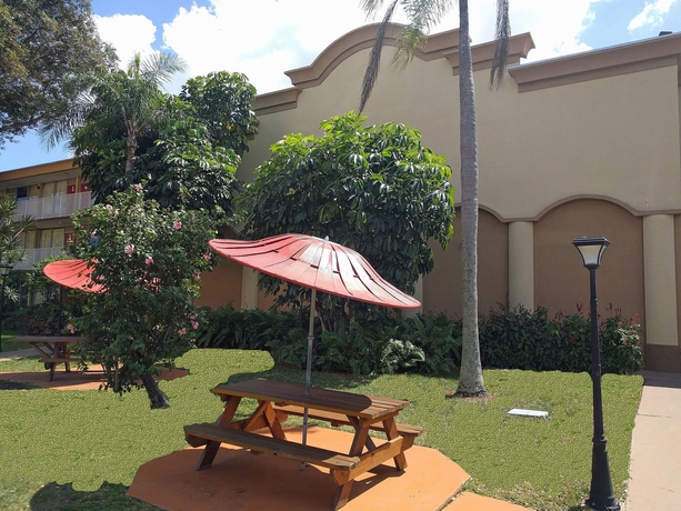 Imagen general del Hotel Red Carpet Inn Airport and Cruise Port Hotel Fort Lauderdale. Foto 2