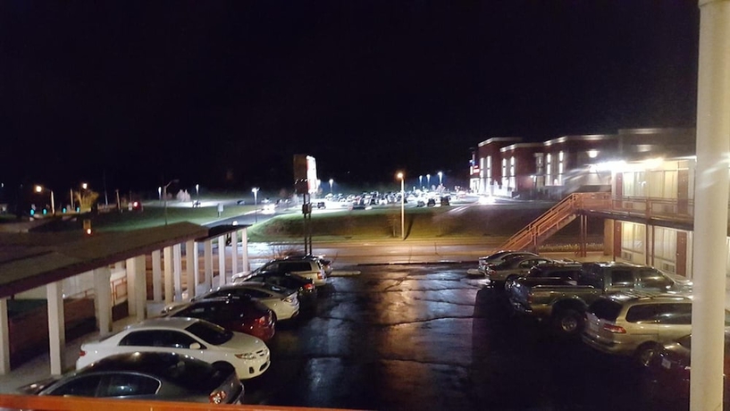 Imagen de la piscina del Hotel Red Carpet Inn Blacksburg. Foto 16
