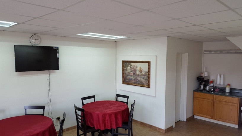 Imagen del bar/restaurante del Hotel Red Carpet Inn Blacksburg. Foto 6