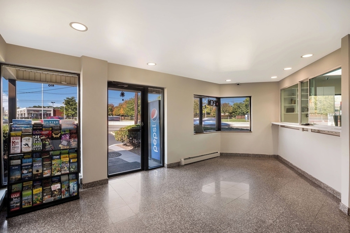 Imagen de los interiores del Hotel Red Carpet Inn Edison. Foto 18