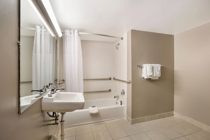Imagen de la habitación del Hotel Red Carpet Inn Edison. Foto 11
