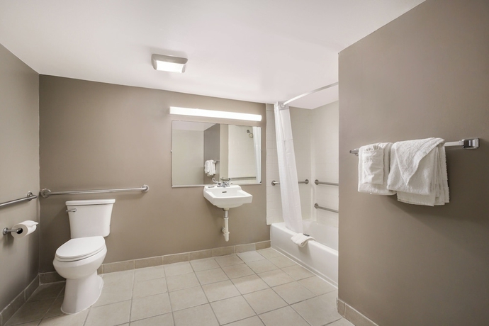Imagen de la habitación del Hotel Red Carpet Inn Edison. Foto 12