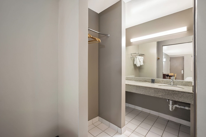 Imagen de la habitación del Hotel Red Carpet Inn Edison. Foto 16