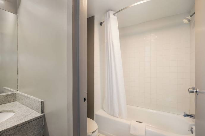 Imagen de la habitación del Hotel Red Carpet Inn Edison. Foto 17