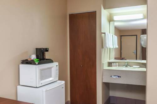 Imagen de la habitación del Hotel Red Carpet Inn Elkton. Foto 3