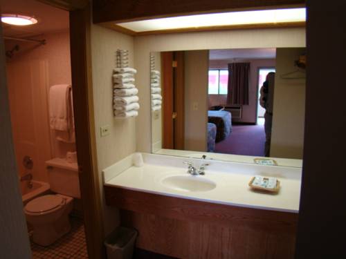 Imagen de la habitación del Hotel Red Carpet Inn Great Lakes. Foto 12