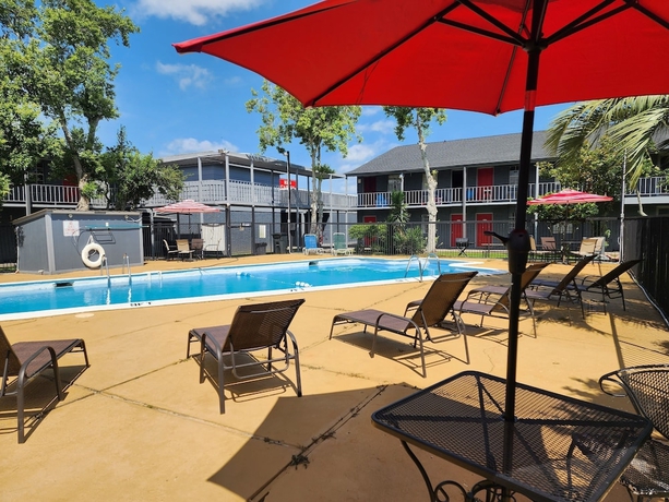Imagen de la piscina del Hotel Red Carpet Inn - Houma LA. Foto 16