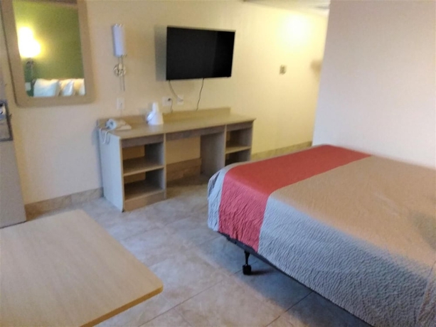Imagen de la habitación del Hotel Red Carpet Inn Jeffersonville. Foto 7