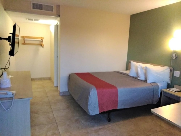 Imagen de la habitación del Hotel Red Carpet Inn Jeffersonville. Foto 8