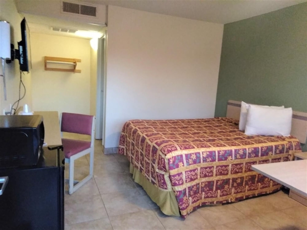Imagen de la habitación del Hotel Red Carpet Inn Jeffersonville. Foto 9