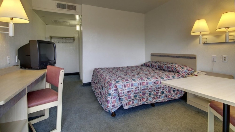 Imagen de la habitación del Hotel Red Carpet Inn Jeffersonville. Foto 10