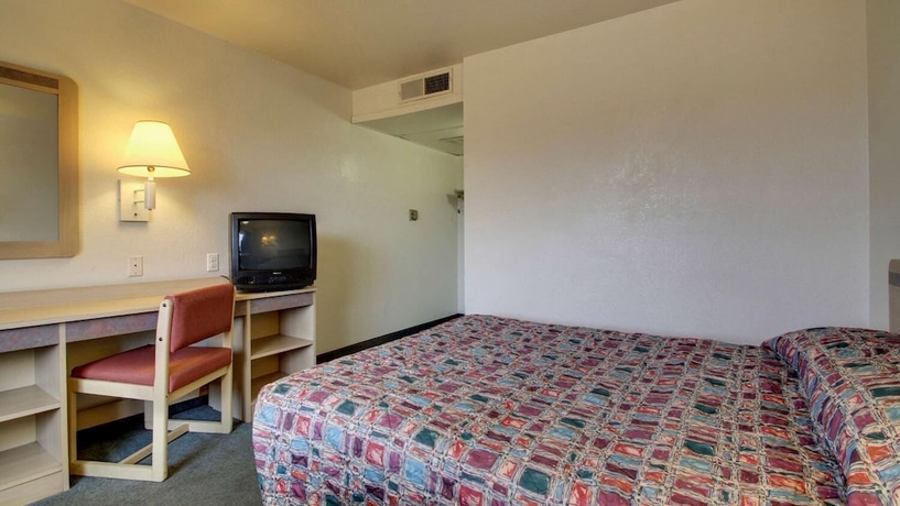 Imagen de la habitación del Hotel Red Carpet Inn Jeffersonville. Foto 12