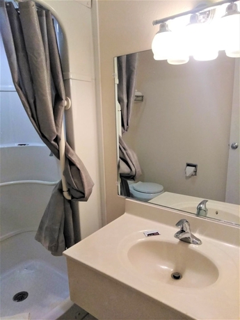 Imagen de la habitación del Hotel Red Carpet Inn Jeffersonville. Foto 13