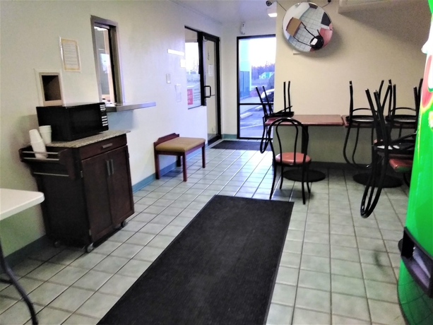 Imagen del bar/restaurante del Hotel Red Carpet Inn Jeffersonville. Foto 4