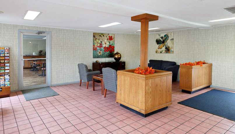 Imagen de los interiores del Hotel Red Carpet Inn - Louisville. Foto 20
