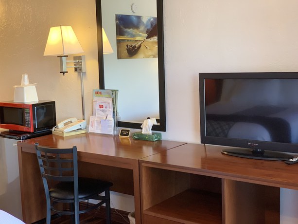 Imagen de la habitación del Hotel Red Carpet Inn Medford. Foto 5