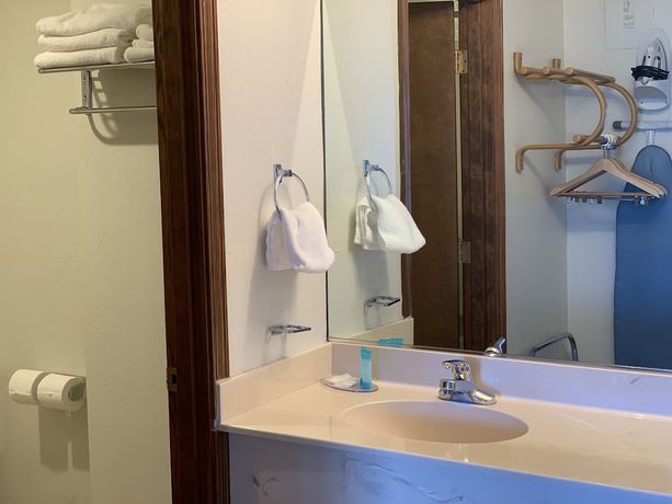 Imagen de la habitación del Hotel Red Carpet Inn Medford. Foto 6