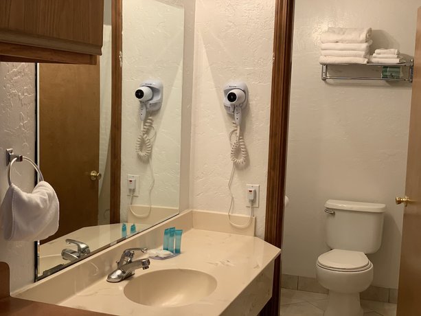 Imagen de la habitación del Hotel Red Carpet Inn Medford. Foto 7